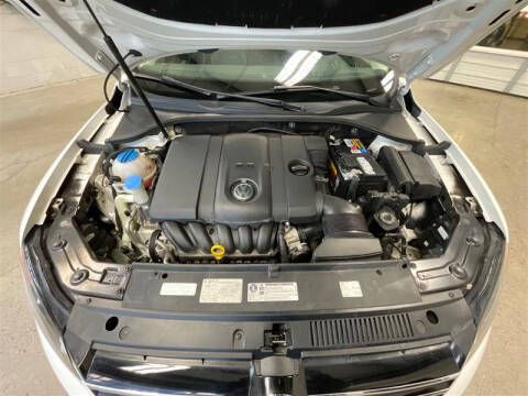 2013 Volkswagen Passat Wolfsburg Edition