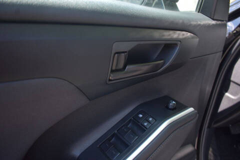 2025 Toyota Highlander LE
