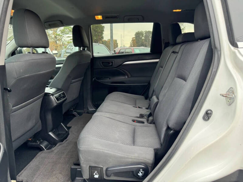 2017 Toyota Highlander LE