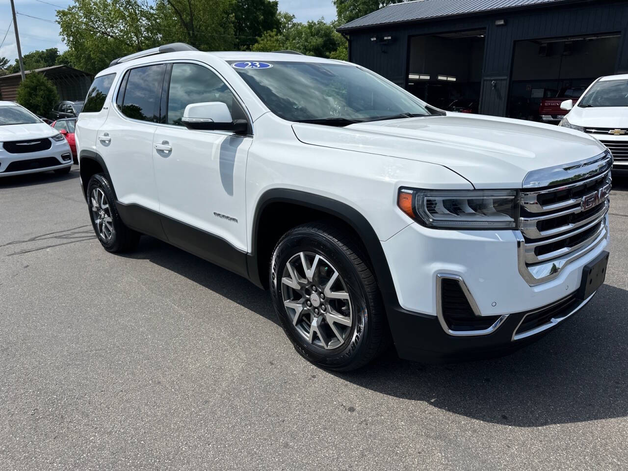 White 2023 GMC Acadia SLE 4x4 SLE 4dr SUV 1