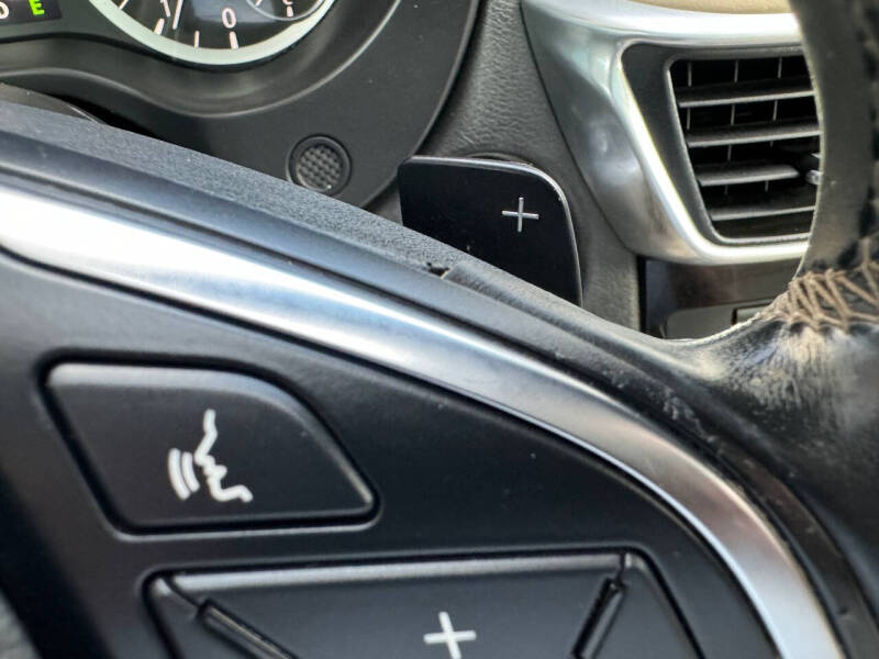 2017 Infiniti QX30 Premium