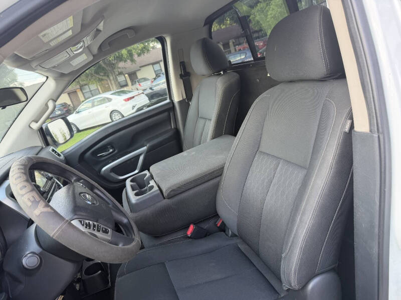 2017 Nissan Titan SV