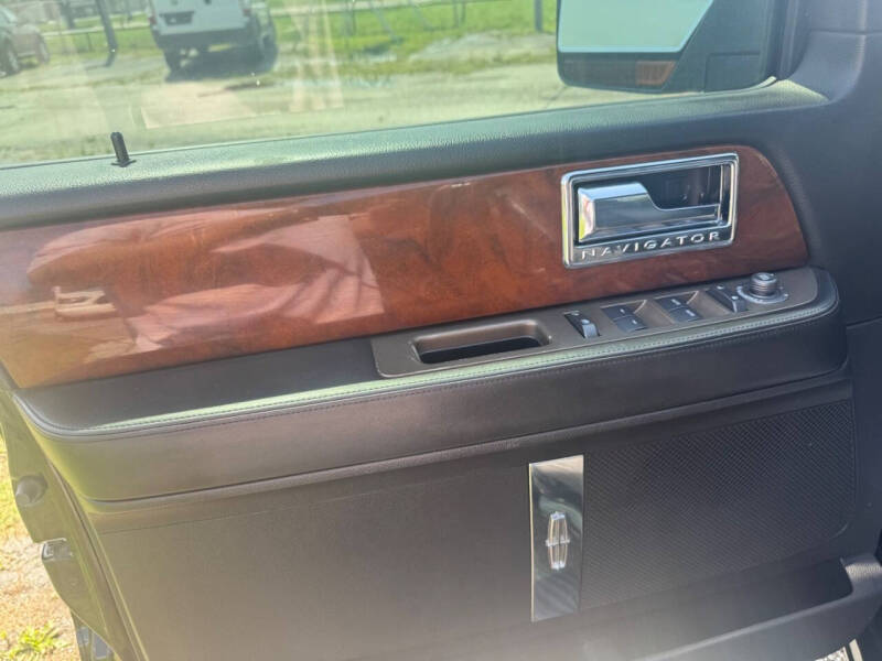 2011 Lincoln Navigator L