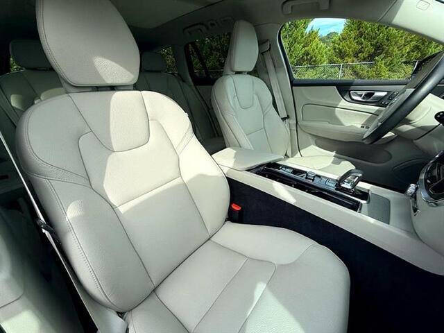 2024 Volvo V60 Cross Country B5 Plus