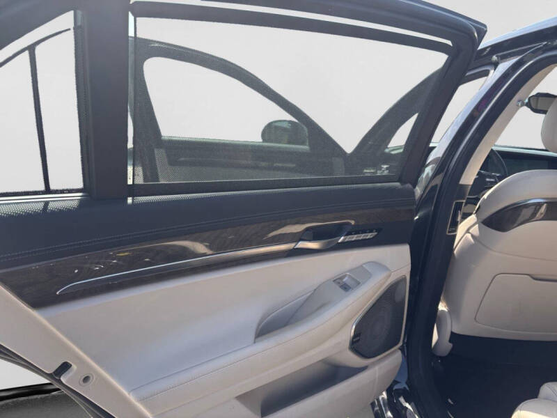 2019 Genesis G90