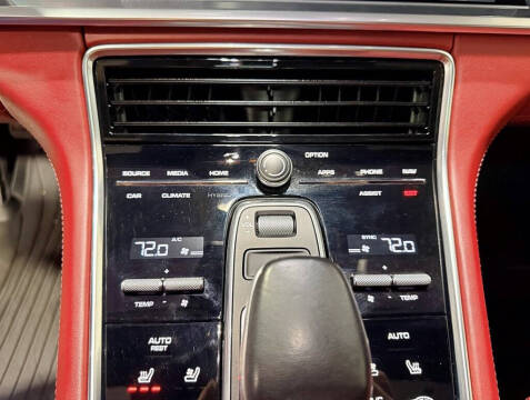 2018 Porsche Panamera 4