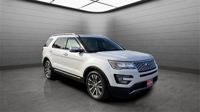 2017 Ford Explorer Platinum's photo
