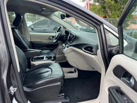 2022 Chrysler Pacifica Touring L