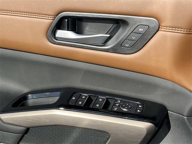 2025 Nissan Pathfinder Platinum