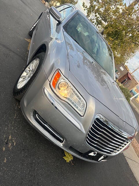 2014 Chrysler 300 Base photo 2