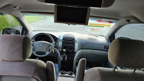 2006 Toyota Sienna LE 8 Passenger