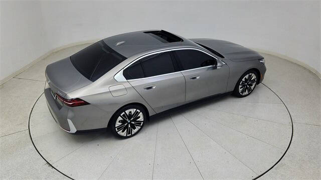 2025 BMW 5 Series 530i