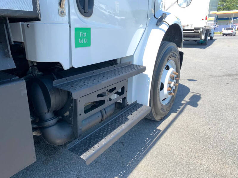 2016 Freightliner M2 106