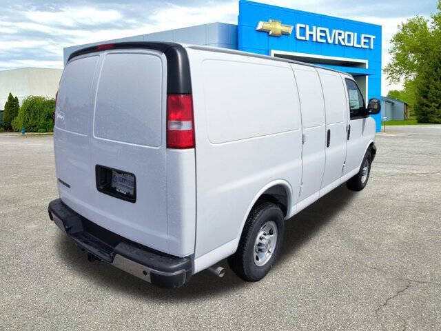 2025 Chevrolet Express 3500