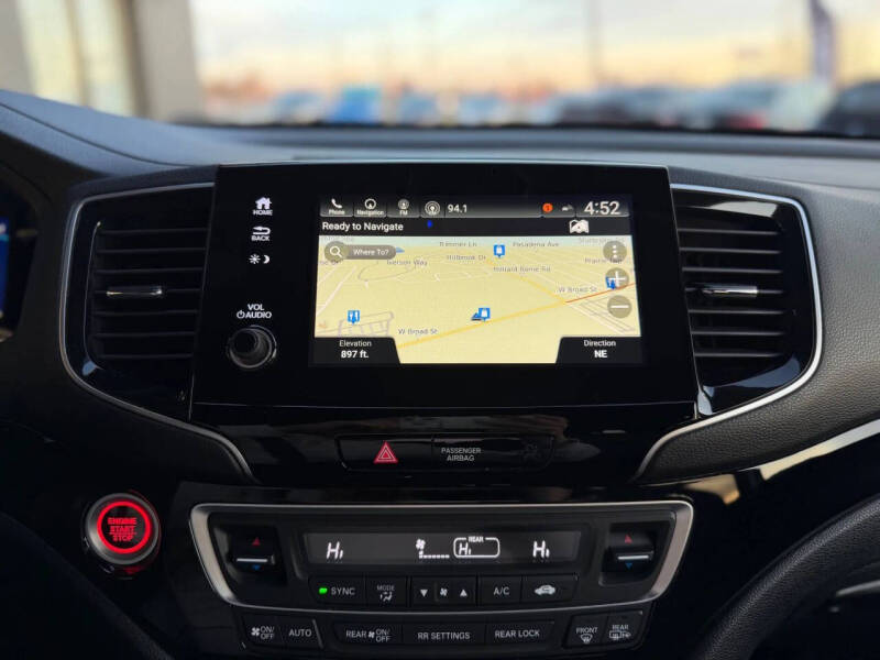 2021 Honda Pilot Touring w/Rear Captain's Chairs