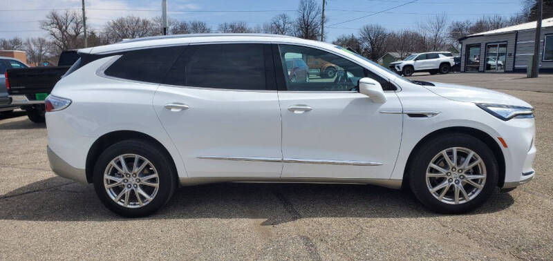 Used 2024 Buick Enclave Premium with VIN 5GAEVBKW3RJ114152 for sale in Milbank, SD