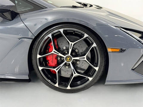 2025 Lamborghini Revuelto