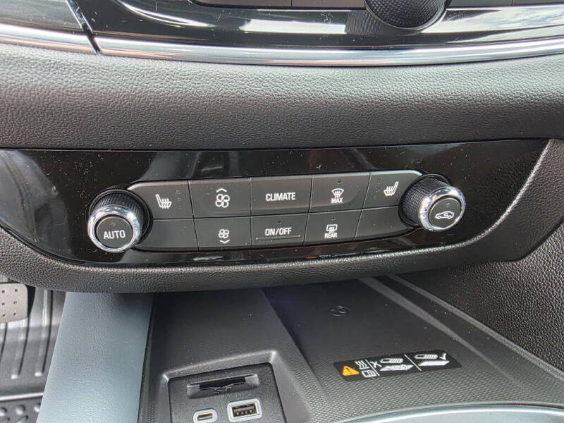 2024 Buick Enclave Essence