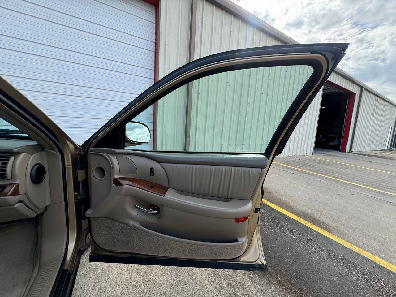 2000 Buick Park Avenue for sale at Carnival Car Company in Victoria, TX