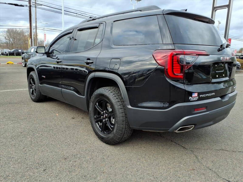 2023 GMC Acadia AT4