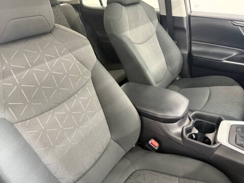 2020 Toyota RAV4 Hybrid XLE