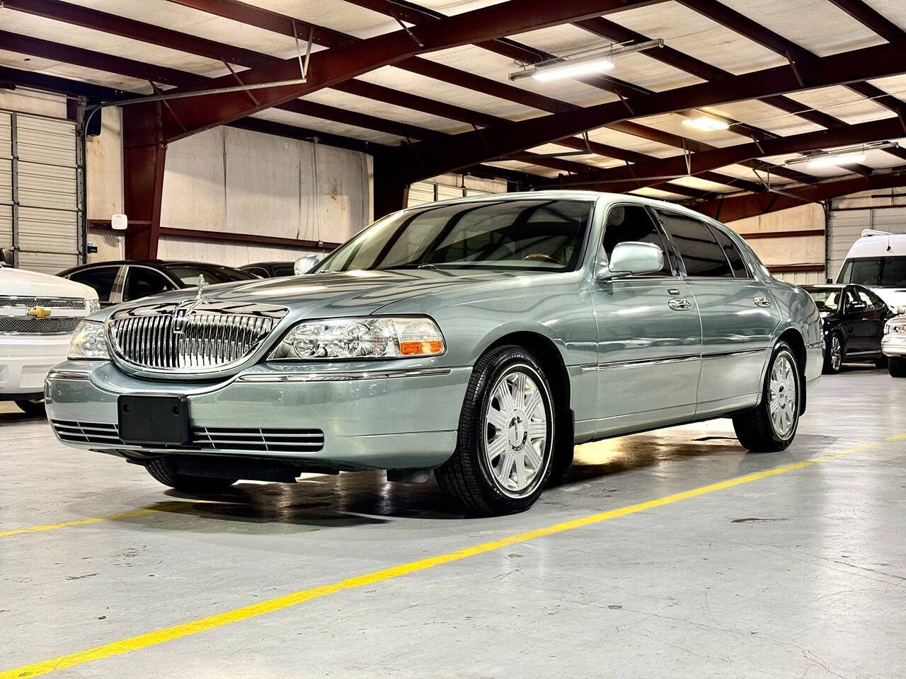 2004 Lincoln Town Car for sale at Carnival Car Company in Victoria, TX