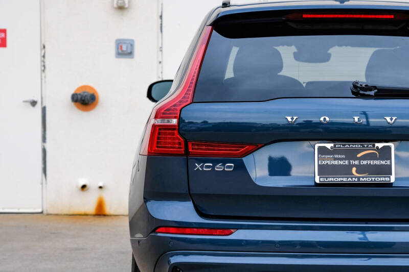 2023 Volvo XC60 B5 Plus Dark Theme