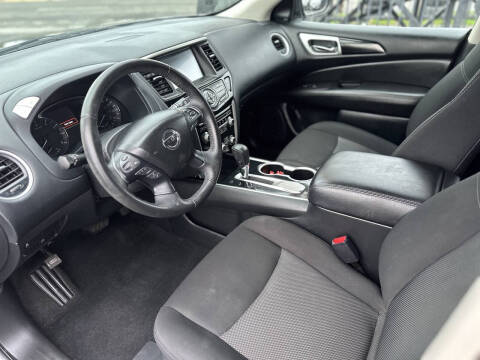 2020 Nissan Pathfinder SV