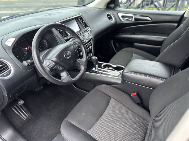 2020 Nissan Pathfinder SV