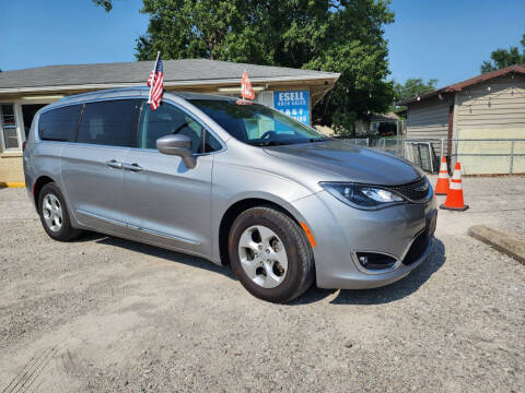 2017 Chrysler Pacifica for sale at ESELL AUTO SALES in Cahokia IL