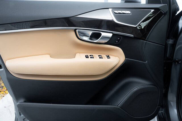 2019 Volvo XC90 T6 Momentum