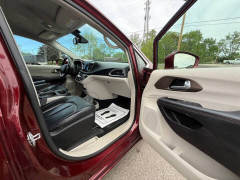 2017 Chrysler Pacifica Touring-L