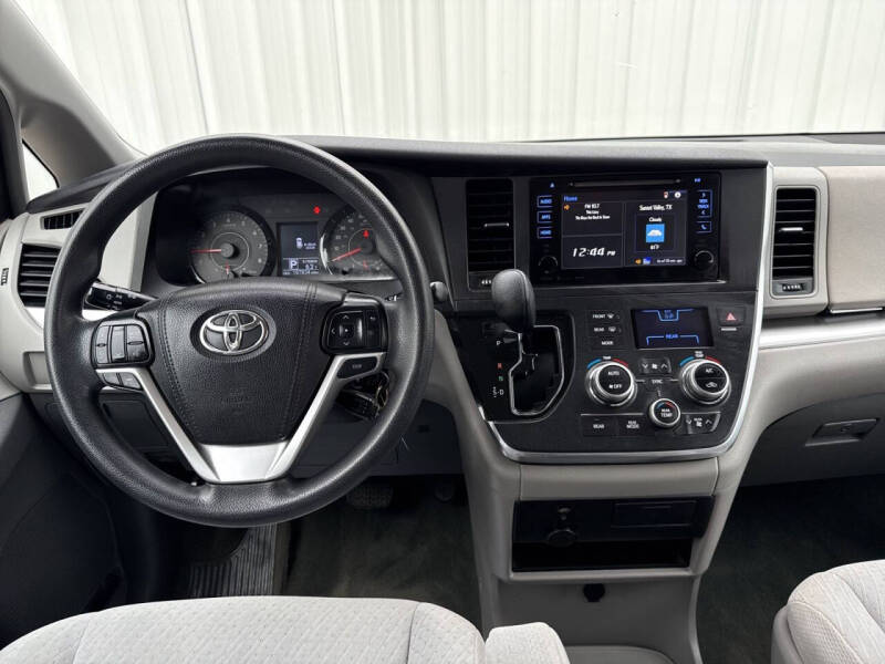 2016 Toyota Sienna
