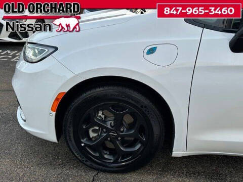 2024 Chrysler Pacifica Plug-In Hybrid Select