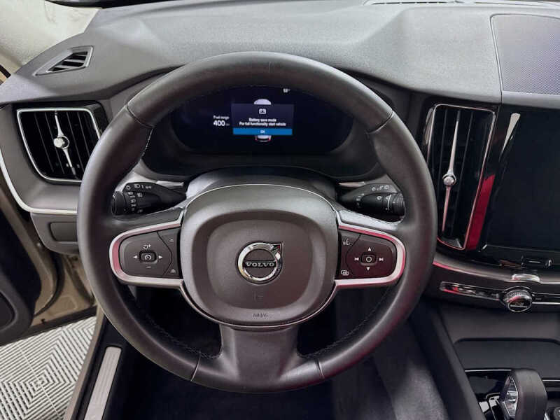 2025 Volvo XC60 B5 Core Dark Theme