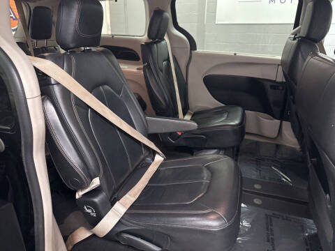 2017 Chrysler Pacifica Touring-L