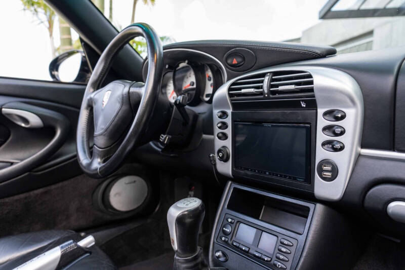 2004 Porsche 911 Carrera 4S