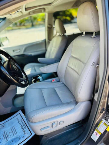 2016 Toyota Sienna XLE 8-Passenger
