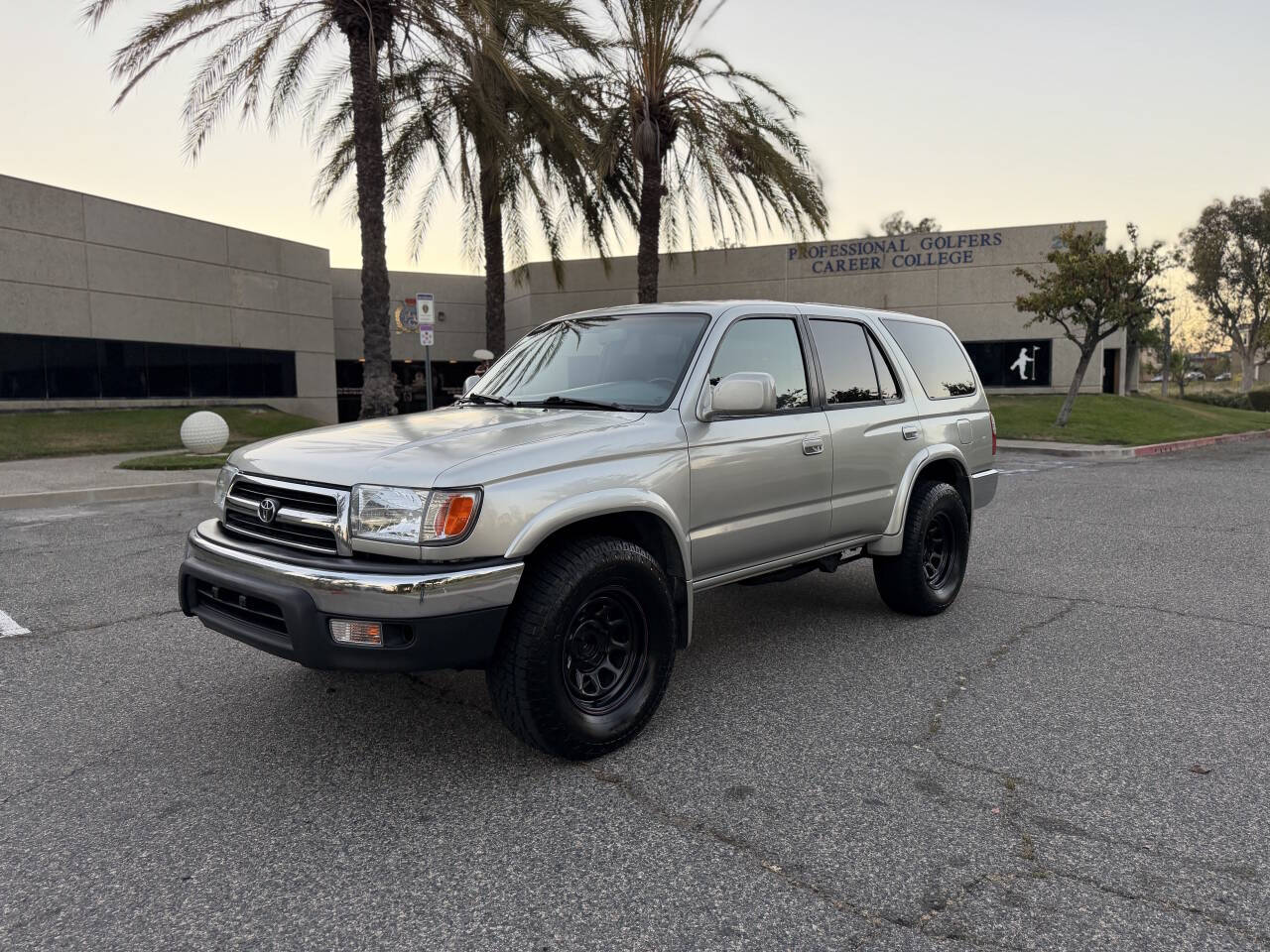 Silver 2000 Toyota 4Runner SR5 SR5 4dr SUV 1