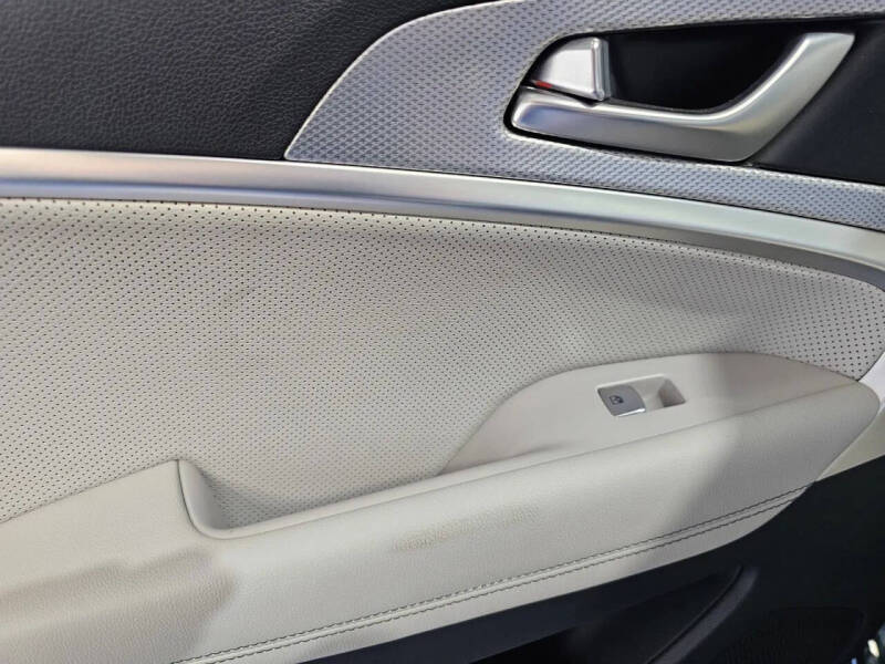 2023 Genesis G70