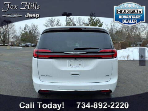 2026 Chrysler Pacifica Select