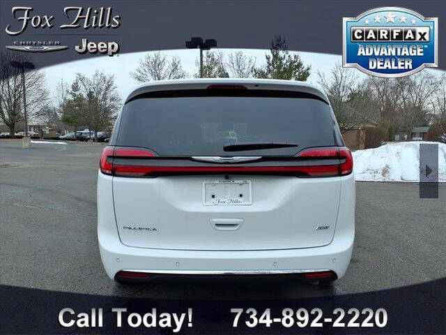 2026 Chrysler Pacifica Select
