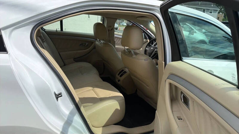 2018 Ford Taurus SEL