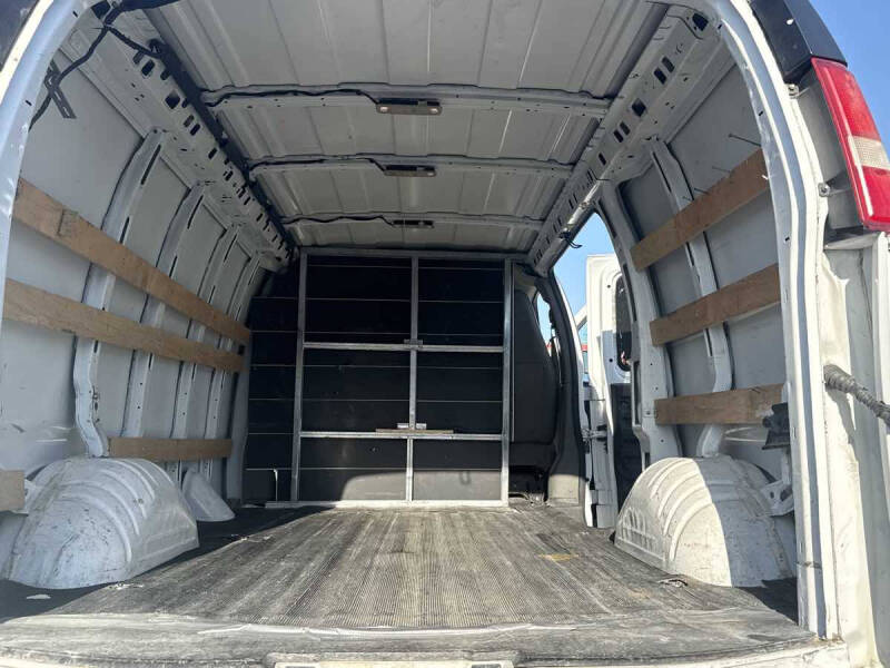 2017 GMC Savana 2500