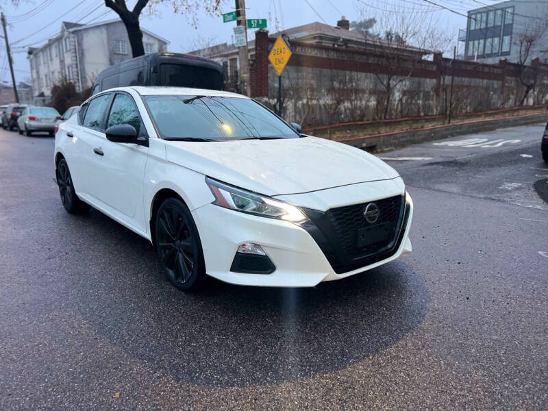 2021 Nissan Altima SR photo 3