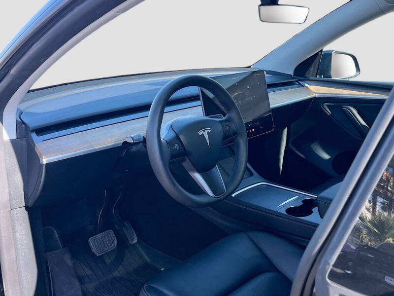 2025 Tesla Model Y Long Range