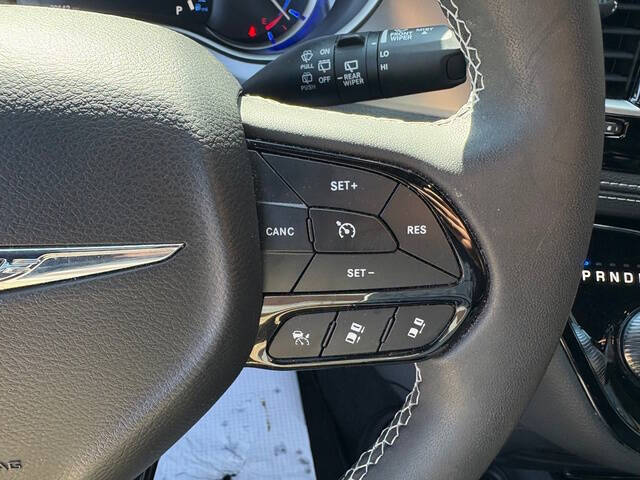 2023 Chrysler Pacifica Plug-In Hybrid Touring L