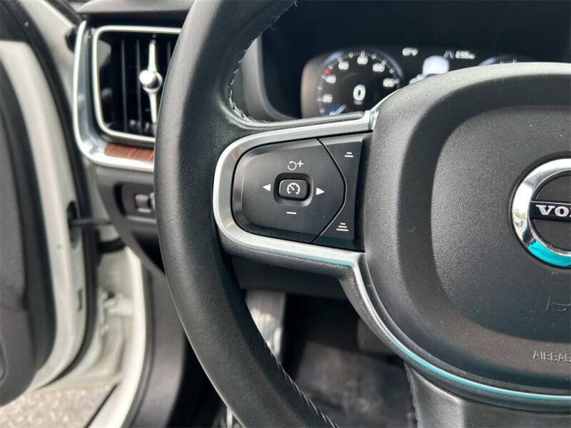 2022 Volvo S60 B5 Momentum