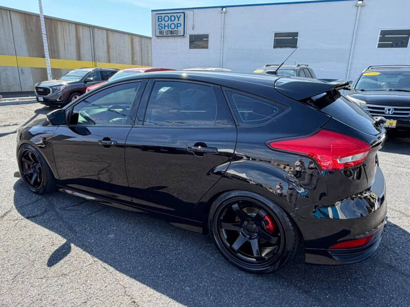 2018 Ford Focus ST
