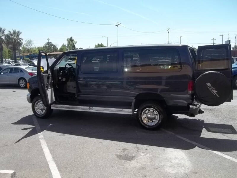 2003 Ford Econoline Wagon XLT photo 63